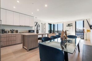 Dining - The Rose Quartz Upscale Complex Rooftop Pool, Gym Sauna (Santa Monica)