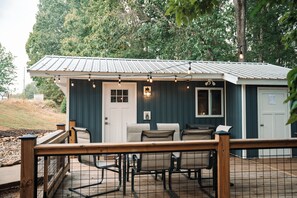 Terrace/patio - Cozy Bunk House Cottage near Clemson - full kitchen, large deck, grill, and more (Central)