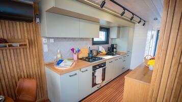 Kühlschrank, Ofen, Herdplatte, Geschirrspüler