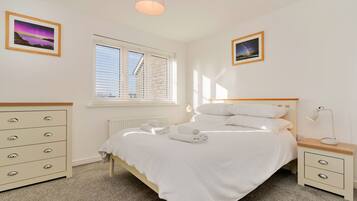 3 bedrooms, free WiFi, bed sheets