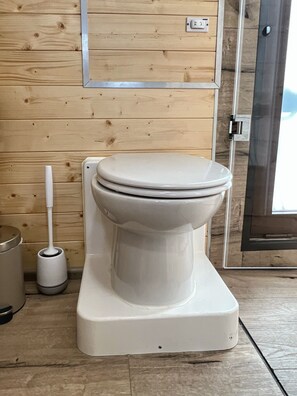 Chuveiro, toalhas de banho