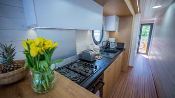 Kühlschrank, Ofen, Herdplatte, Geschirrspüler