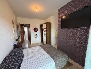 2 quartos, ferros/tábuas de passar roupa, Wi-Fi de cortesia