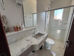 Chuveiro, secador de cabelo