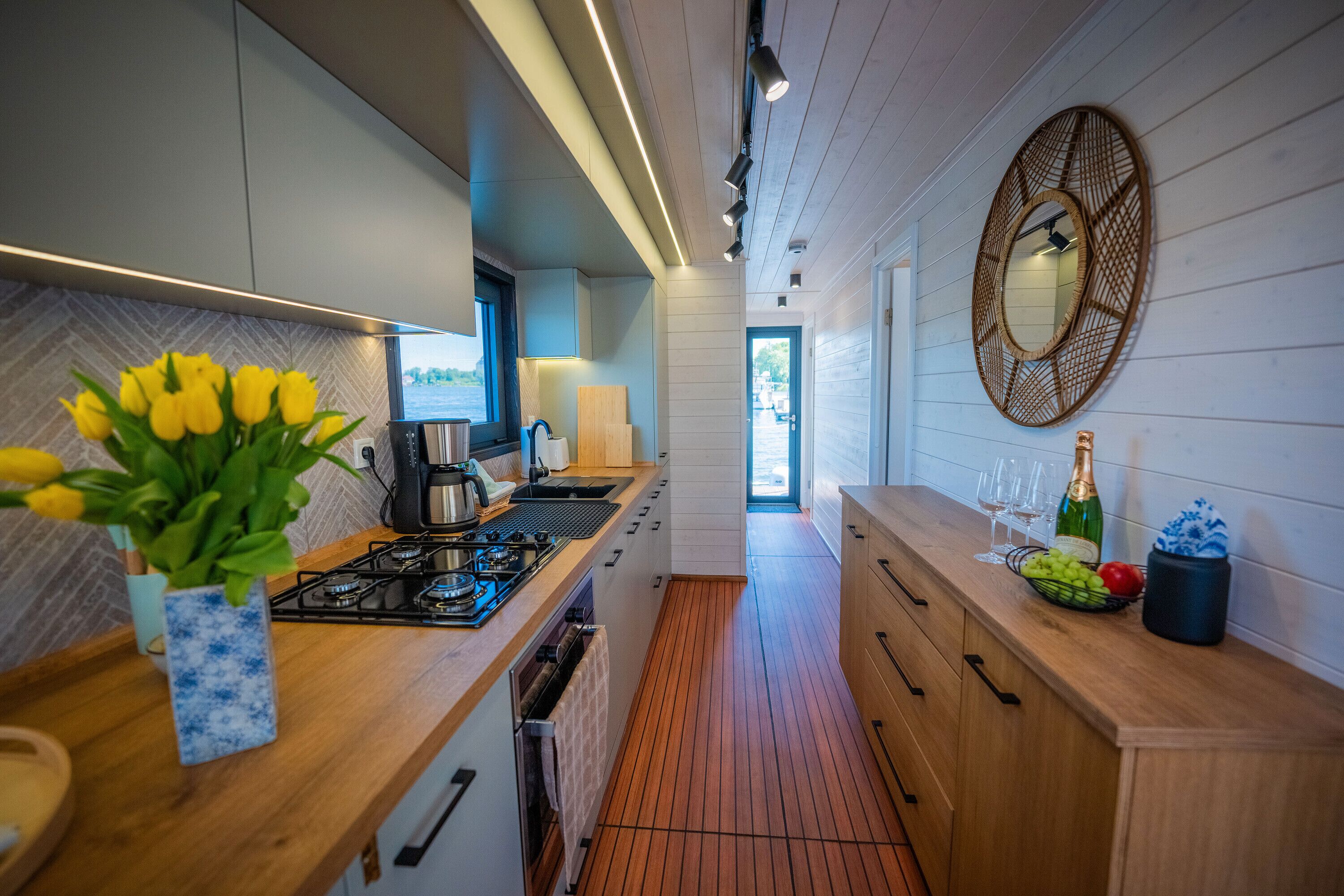 Kühlschrank, Ofen, Herdplatte, Geschirrspüler