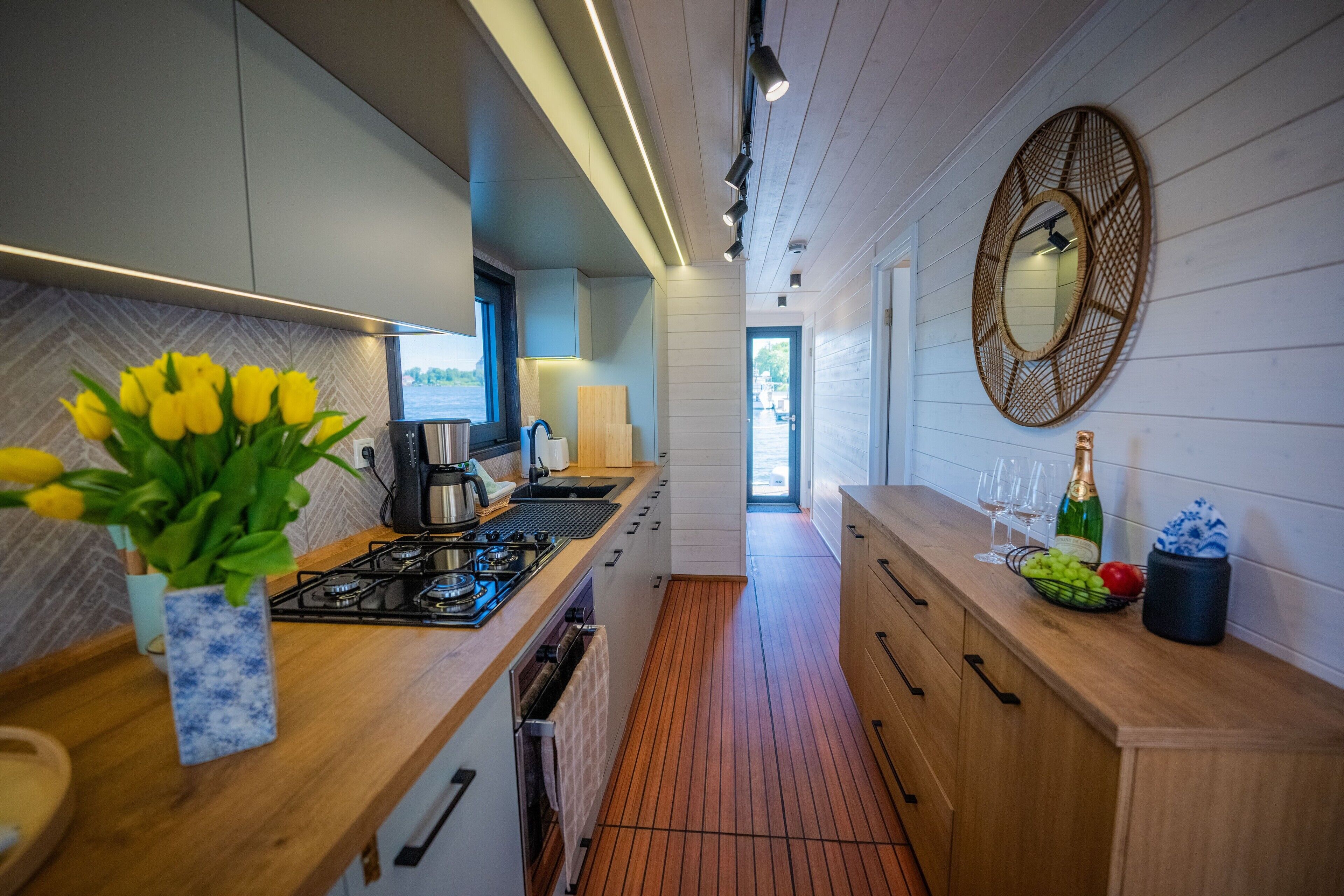 Kühlschrank, Ofen, Herdplatte, Geschirrspüler