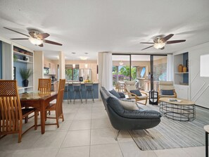 TV connectée, lecteur de DVD, livres