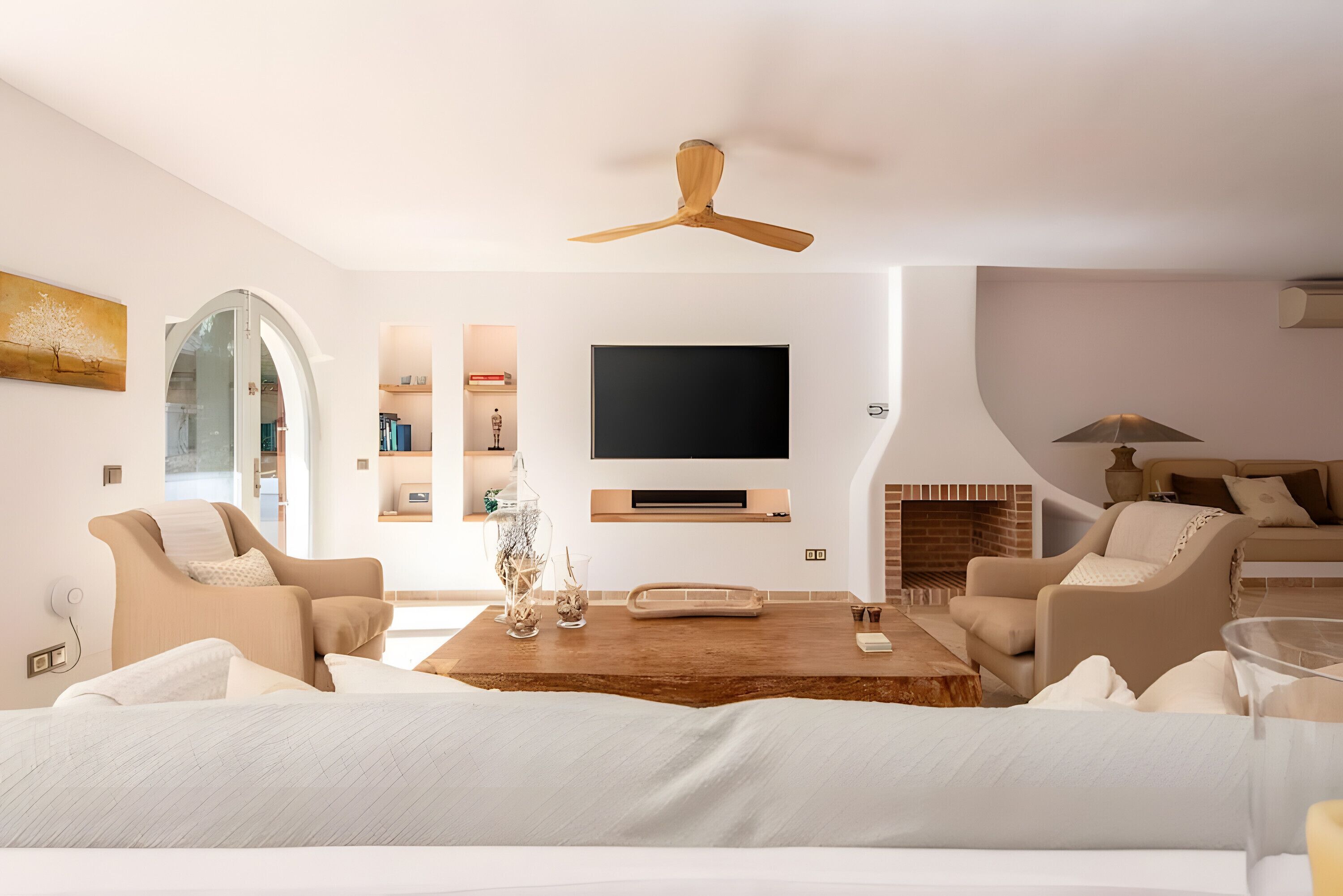 Télévision, cheminée