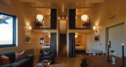 Countryside Cabin | Sleeps 8 | Hot Tub | BBQ