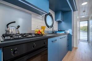 Kühlschrank, Ofen, Herdplatte, Geschirrspüler