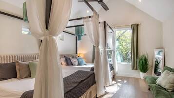 4 Schlafzimmer, Schreibtisch, Bügeleisen/Bügelbrett, Reisekinderbett