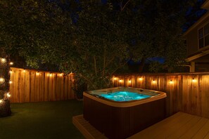 Tina de hidromasaje al aire libre