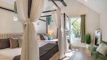 4 bedrooms, desk, iron/ironing board, travel cot
