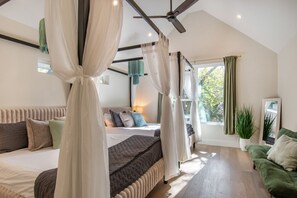 4 Schlafzimmer, Schreibtisch, Bügeleisen/Bügelbrett, Reisekinderbett