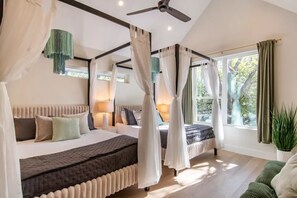 4 habitaciones, escritorio y tabla de planchar con plancha