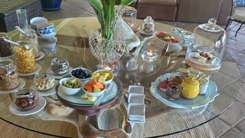 Free daily buffet breakfast