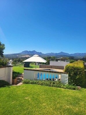 حمّام سباحة خارجي