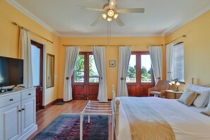 Luxury Double Room, Patio, Sea View - Apricot Gardens Boutique Guesthouse (Cape Town)