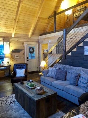 Pokeadot Cabin: Cozy Farm Stay w/ Pool & Firepit