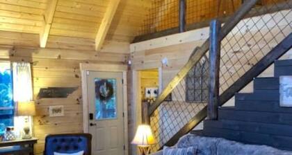 Pokeadot Cabin: Cozy Farm Stay w/ Pool & Firepit