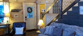 Pokeadot Cabin: Cozy Farm Stay w/ Pool & Firepit