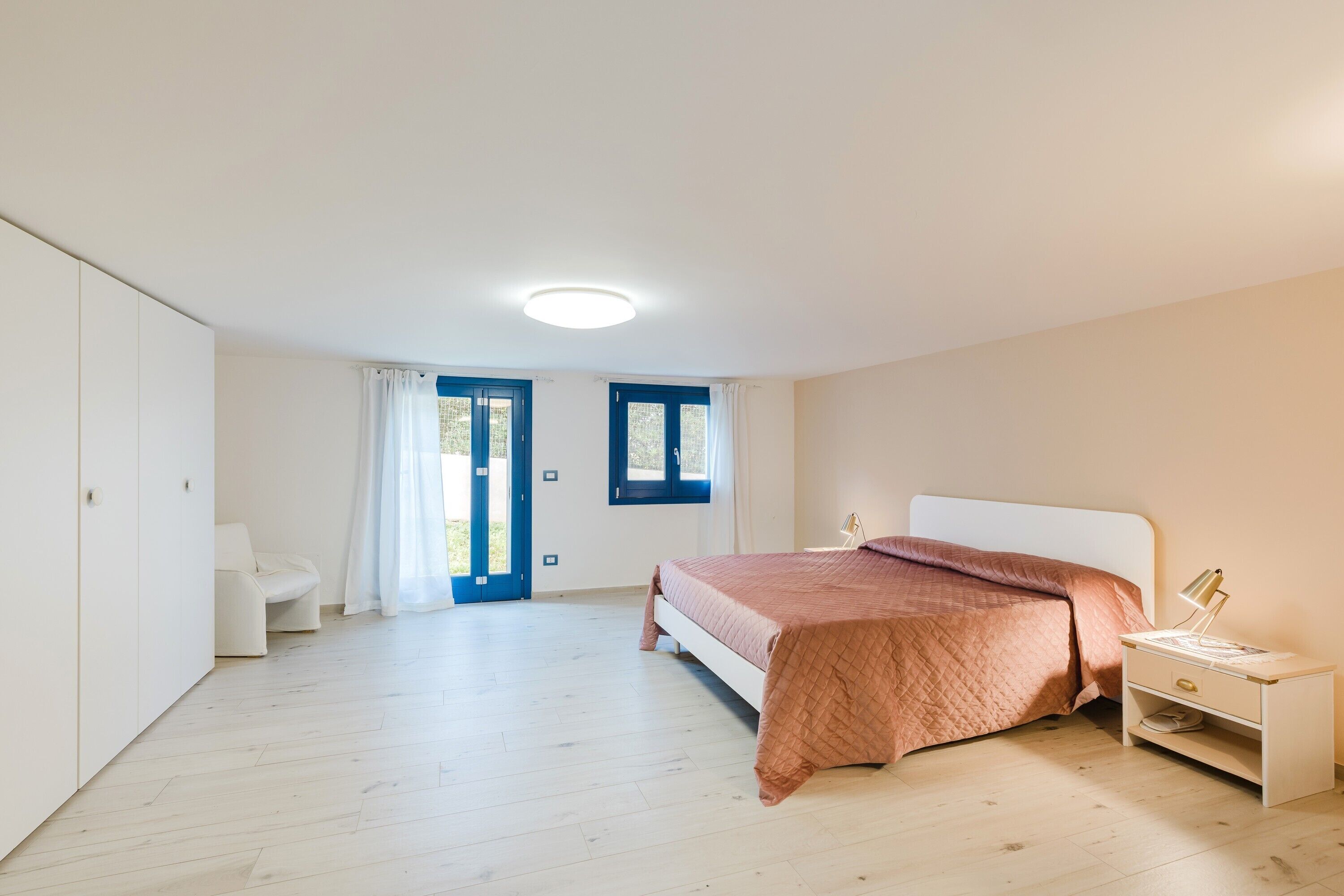 1 slaapkamer, een strijkplank/strijkijzer, wifi, beddengoed