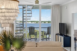 TV - Newly Renovated Modern Penthouse! Roof Top Patio-Boat Slip Option-Lazy River (Fort Walton Beach)