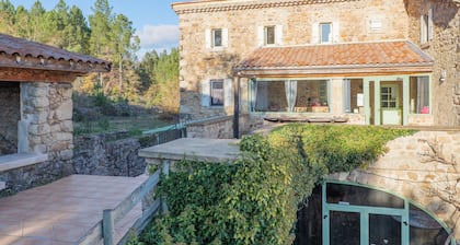Chambre dâhĂŽtes « Akoya » avec terrasse et jardin partagĂ©s, Wi-Fi