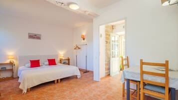 1 bedroom, WiFi, bed sheets