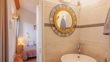 Douche, serviettes fournies