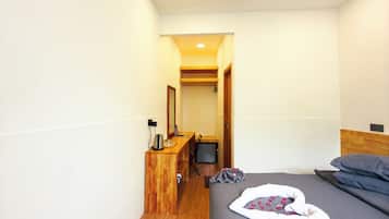 Quarto casal ou duplo, varanda, vista para o pátio | Cofres nos quartos, cortinas blackout, ferros/tábuas de passar roupa