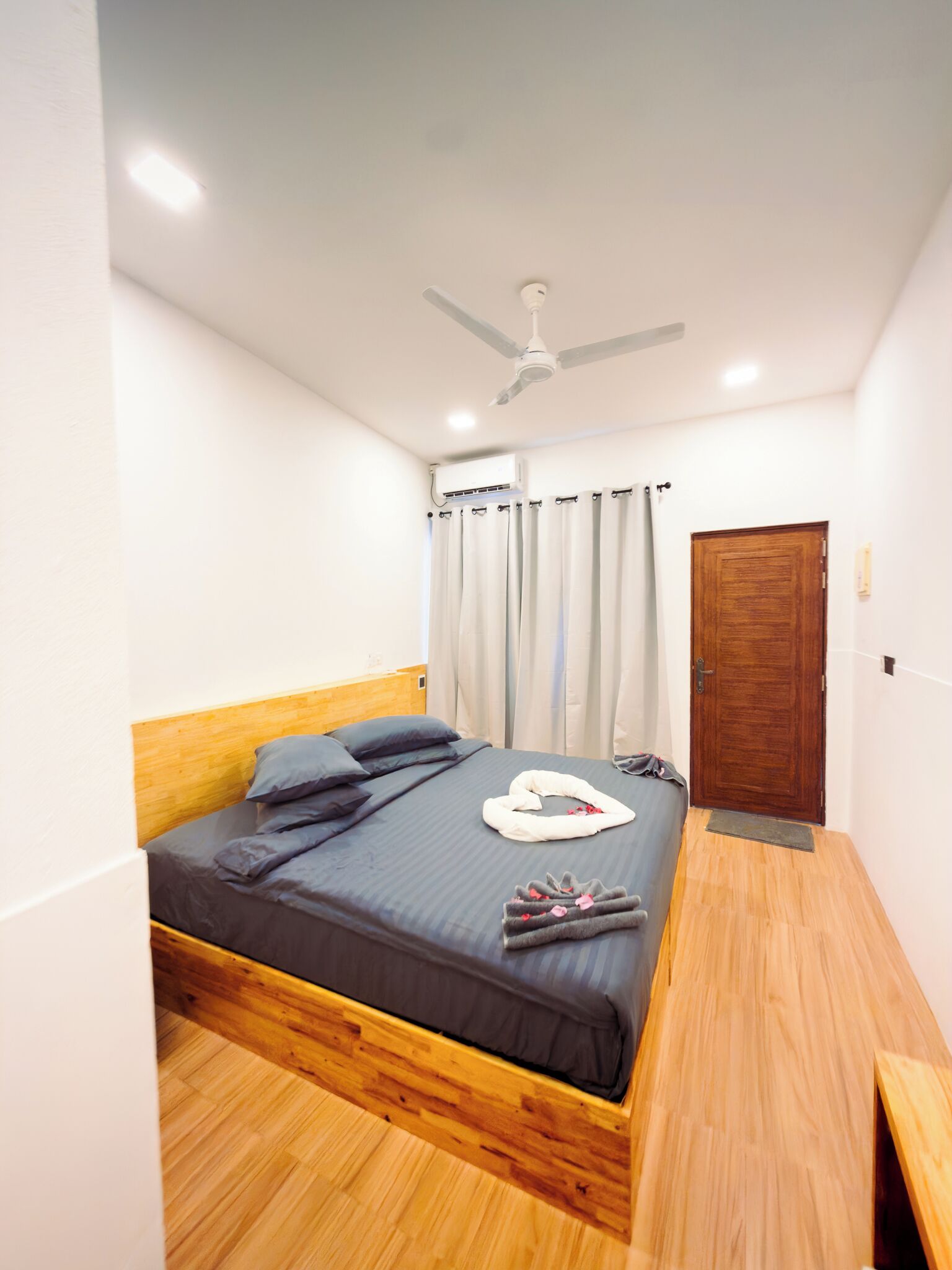 Double or Twin Room, Patio, Courtyard View | In-room safe, blackout curtains, iron/ironing board, free WiFi