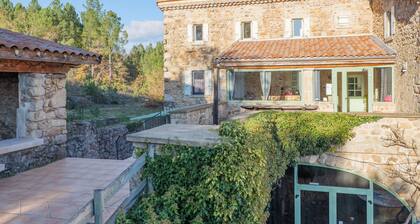 Chambre d’hôtes « Rosée » avec terrasse partagée, jardin commun et Wi-Fi