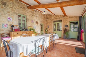 屋外ダイニングエリア