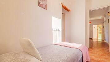 1 bedroom, WiFi, bed sheets