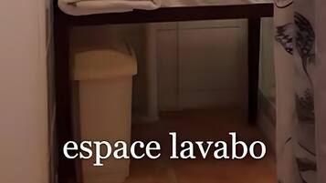 Douche, serviettes fournies