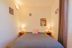 1 室のベッドルーム、WiFi、ベッドシーツ、車椅子でアクセスできる設備