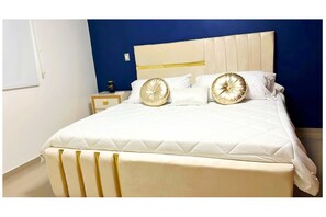 2 bedrooms, iron/ironing board, free WiFi, bed sheets - Secure & Stylish 2BR Apartment • Balcony View + Private Parking-Santiago with AC (Santiago de los Caballeros)