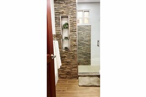 Hair dryer, towels, soap, shampoo - Secure & Stylish 2BR Apartment • Balcony View + Private Parking-Santiago with AC (Santiago de los Caballeros)