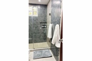Hair dryer, towels, soap, shampoo - Secure & Stylish 2BR Apartment • Balcony View + Private Parking-Santiago with AC (Santiago de los Caballeros)