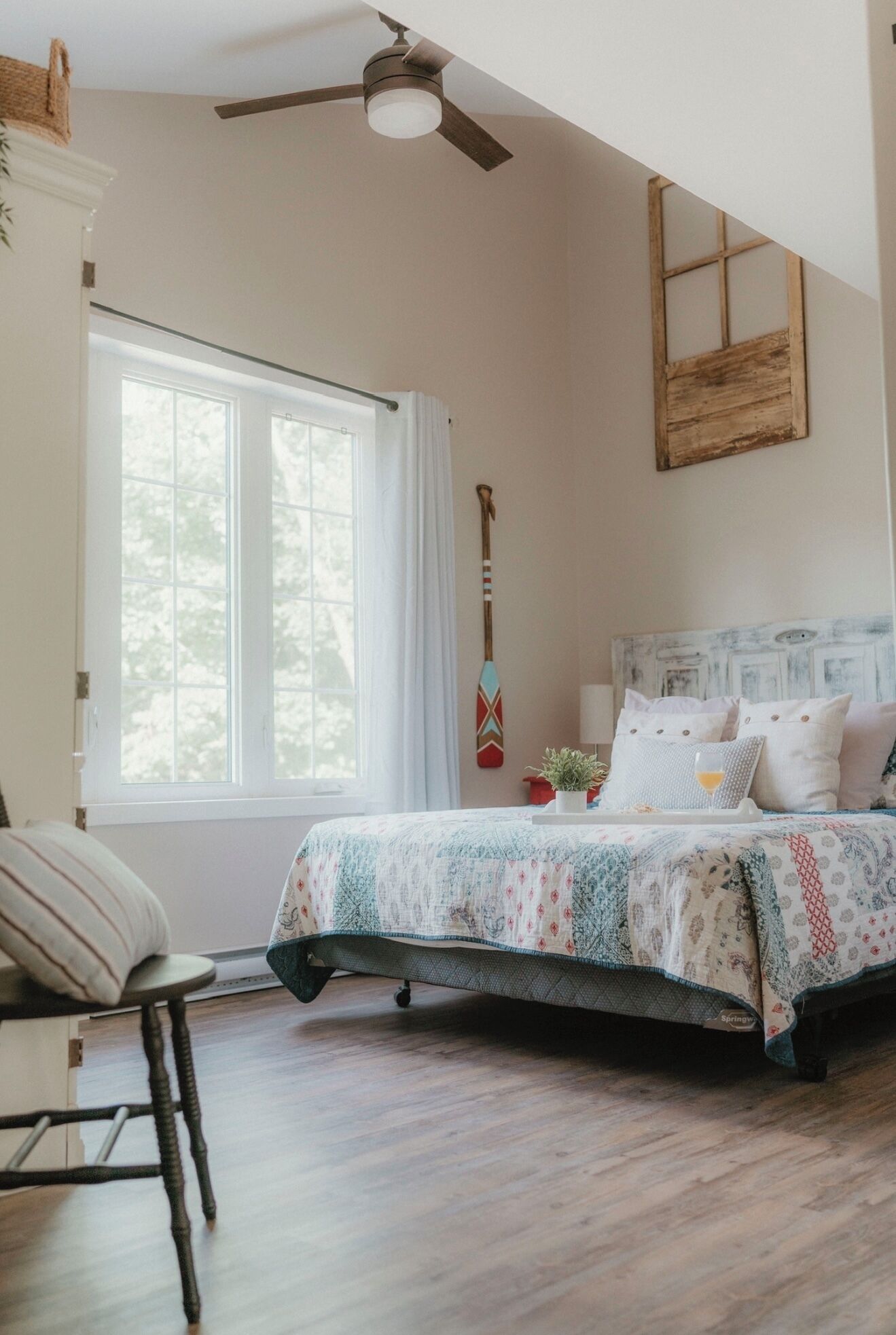 Espacio para trabajar con laptop y wifi gratis 