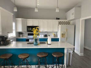 Fridge, microwave, oven, stovetop - Baycation Bliss • Near Stadium, Downtown & Beaches (Tampa)