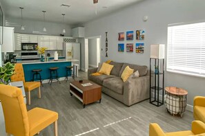TV - Baycation Bliss • Near Stadium, Downtown & Beaches (Tampa)