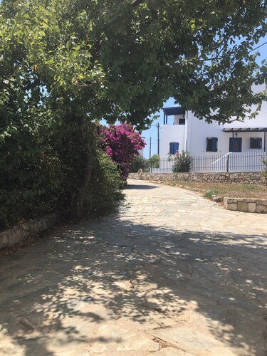 Appartement 'Cozy For Rent In Kythera' avec terrasse partagée, Wi-Fi et climatisation
