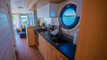 Refrigerador, horno, placa de cocina, lavavajillas