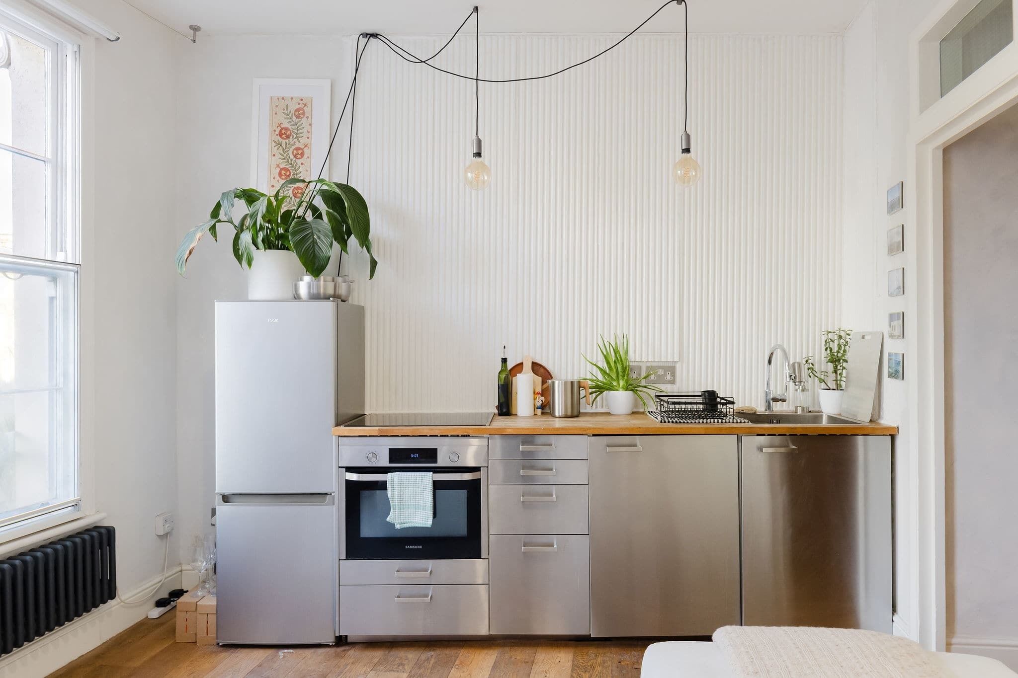 Fridge, oven, stovetop, cookware/dishes/utensils