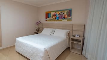 Ferros/tábuas de passar roupa, Wi-Fi de cortesia, roupa de cama