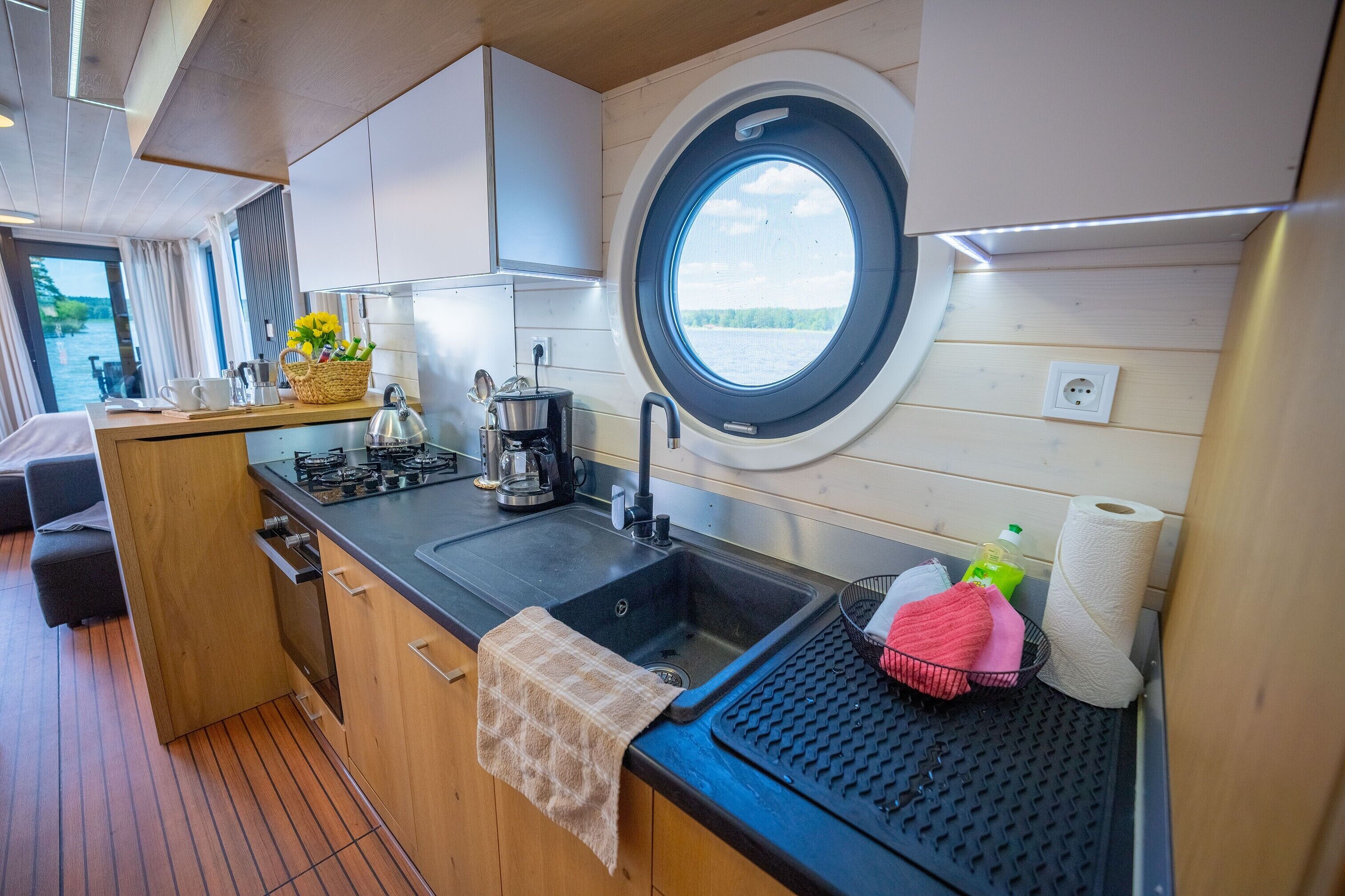 Kühlschrank, Ofen, Herdplatte, Geschirrspüler