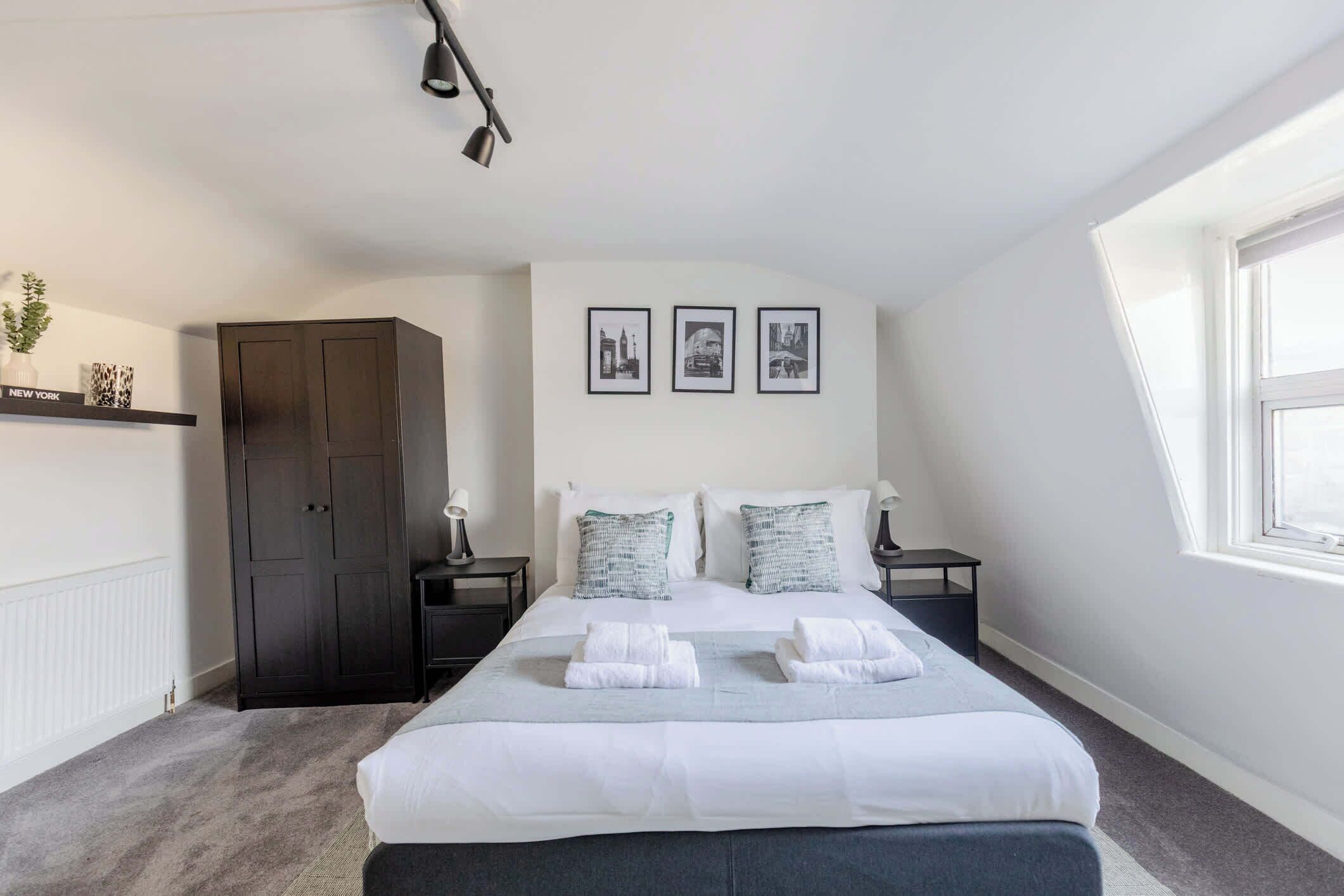 Iron/ironing board, internet, bed sheets