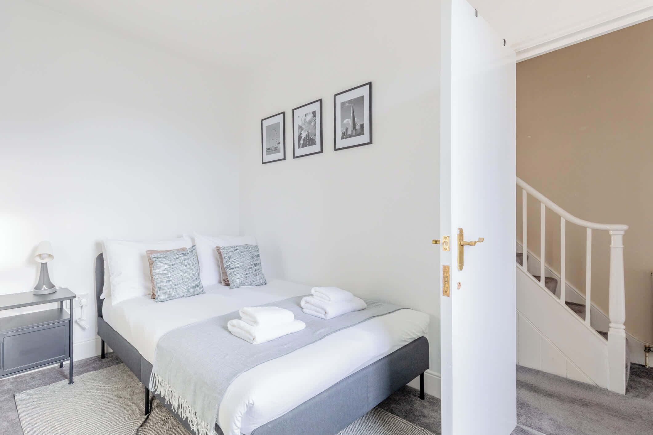 Strykejern/-brett, internettilgang og sengetøy